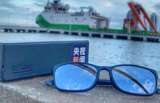 在进博会上，蔚来汽车、瑞幸咖啡、明月镜片等众多国产品牌的精品纷纷展出，充分展现了我国品牌的独特魅力(图4)