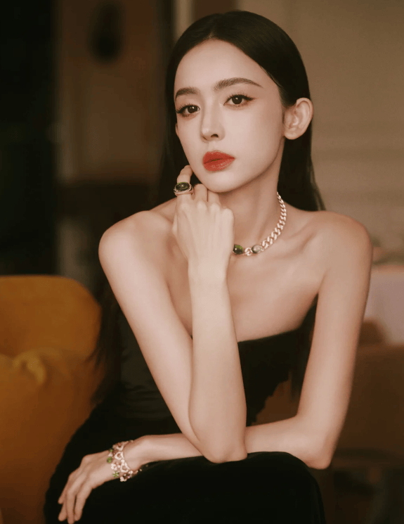古力娜扎：银幕女神的璀璨之路(图1)