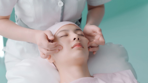 知名面部护理品牌樊文花，通过融合中西方护理理念，致力于为消费者提供高品质的线下奢级体验(图2)