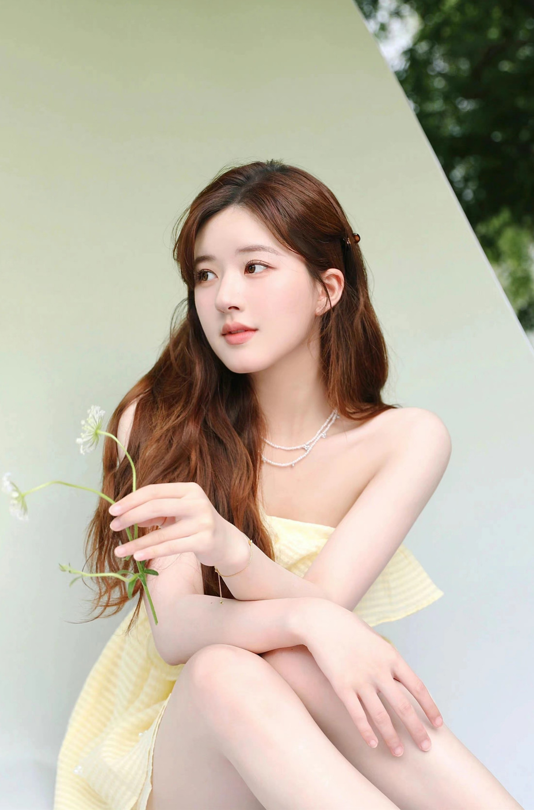 赵露思直播灵魂反问"整容犯法吗":顶流小花的舆论破局之道(图1) 赵露思直播灵魂反问"整容犯法吗":顶流小花的舆论破局之道(图1)