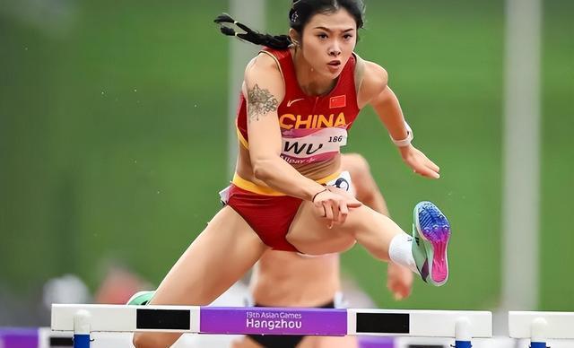 又美又飒！吴艳妮全锦赛女子100米栏霸气卫冕  (图3)