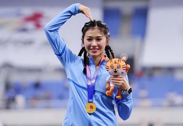 又美又飒！吴艳妮全锦赛女子100米栏霸气卫冕  (图4)