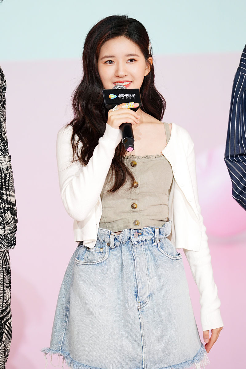 赵露思解约风波背后:娱乐圈"一星公司"困境与新生代演员的突围(图1) 赵露思解约风波背后:娱乐圈"一星公司"困境与新生代演员的突围(图1)