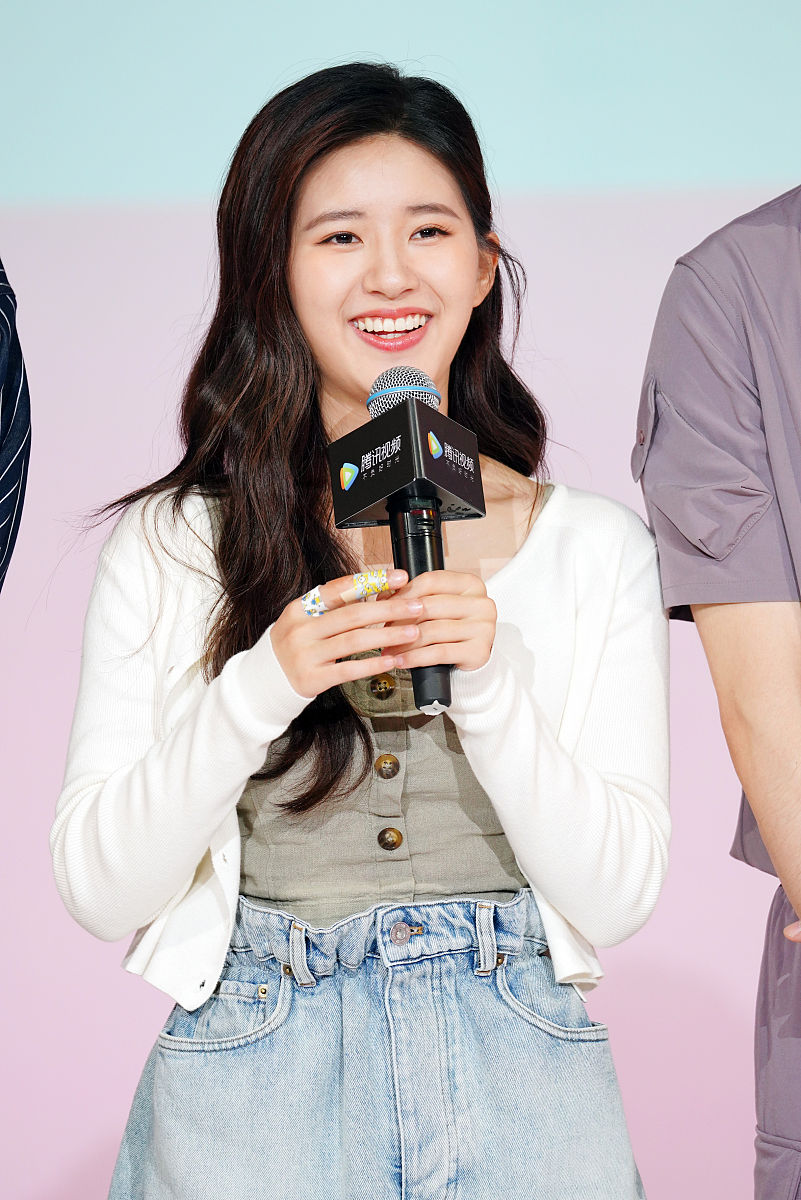 赵露思解约风波背后:娱乐圈"一星公司"困境与新生代演员的突围(图2) 赵露思解约风波背后:娱乐圈"一星公司"困境与新生代演员的突围(图2)