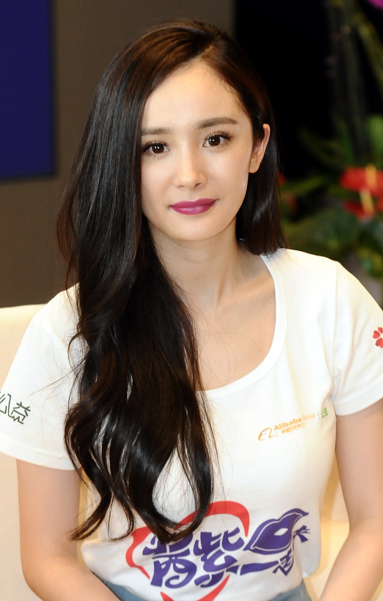 杨幂《生万物》颠覆形象：从偶像剧女王到年代剧实力派的华丽转身(图1)