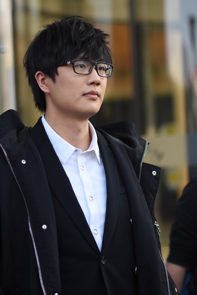 许嵩冯禧婚事成谜：娱乐圈"狼来了"套路何时休？(图1)