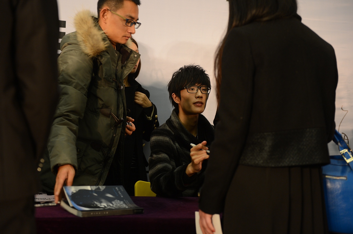 许嵩冯禧婚事成谜：娱乐圈"狼来了"套路何时休？(图2)