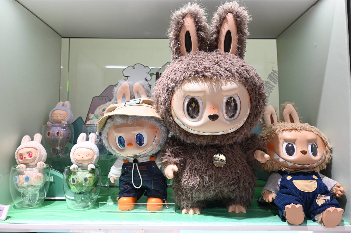 LABUBU价格腰斩背后：盲盒市场的投机泡沫破了？(图2)