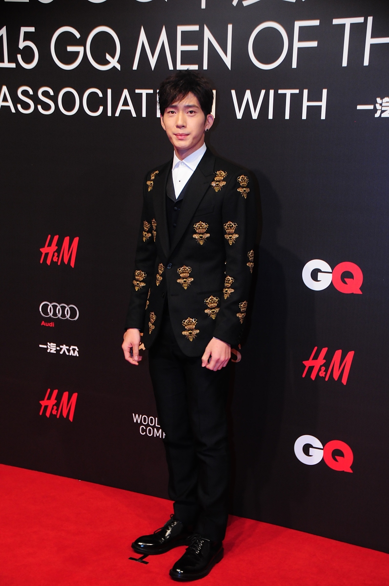 井柏然晚会绅士穿搭揭秘:从晚会到日常的时尚进化(图1) 井柏然晚会绅士穿搭揭秘:从晚会到日常的时尚进化(图1)