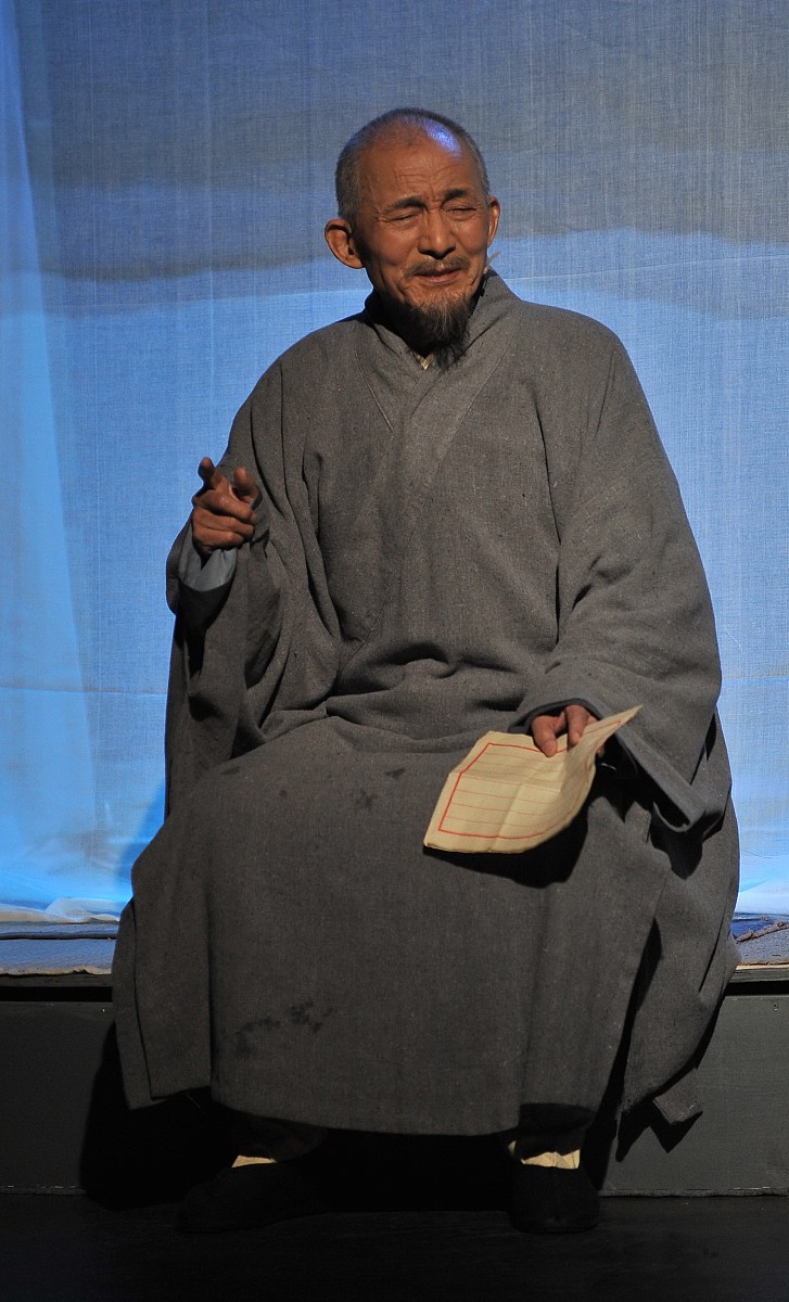 92岁"济公"游本昌26万住养老院，传统孝道正在被重新定义(图1)