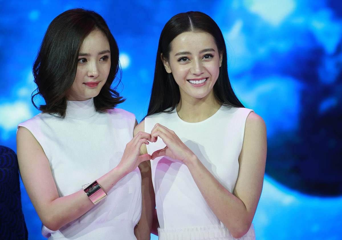迪丽热巴与杨幂：娱乐圈真挚友情的十年见证(图3)