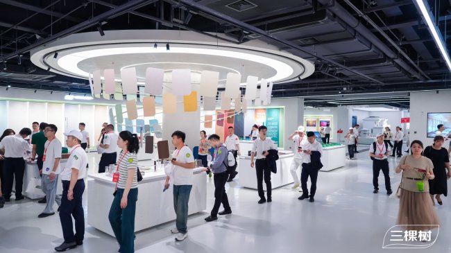 “开新局·启新程·谋共赢”三棵树2026年全国经销商年会圆满举行(图8) “开新局·启新程·谋共赢”三棵树2026年全国经销商年会圆满举行(图8)