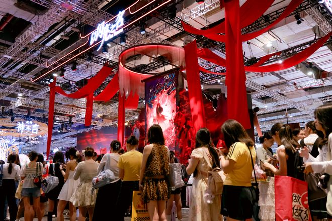 BW2026人气断层!《以闪亮之名》这波国风展台又双叒杀疯了(图1) BW2026人气断层!《以闪亮之名》这波国风展台又双叒杀疯了(图1)